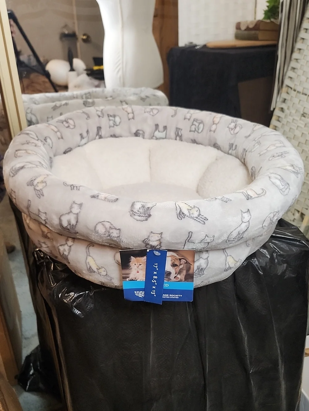 👉*NWT* HUMANE SOCIETY ROUND CUDDLER CAT PET BED ~PLUSH DESIGN FOR SNUGGLING